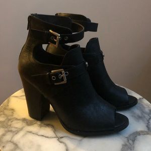 GUESS CUT-OUT HEELS | size 8.5